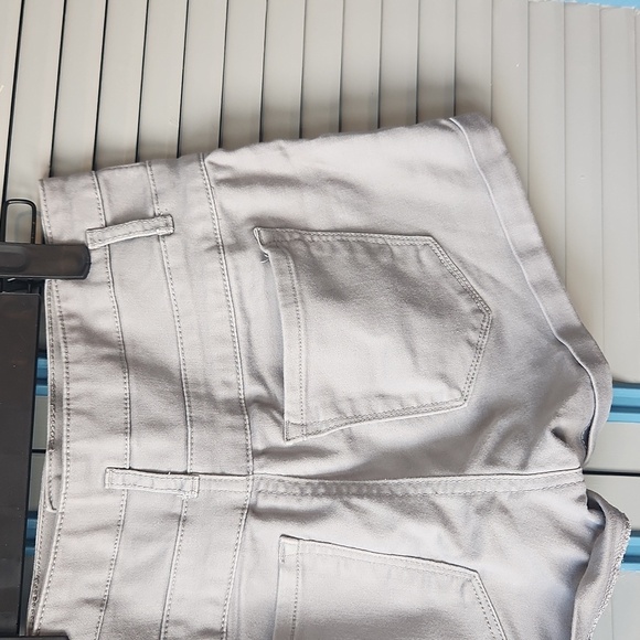 Refuge High Waisted Light Grey Denim Shorts - Picture 10 of 13